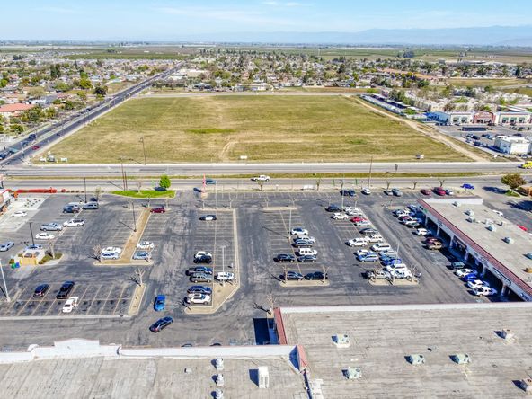 SHOVEL READY RETAIL LAND: ALL (13) OR PARTIAL PADS W/ UTILITIES: NEC S. Mendocino & E Manning Ave, Parlier, CA 93648